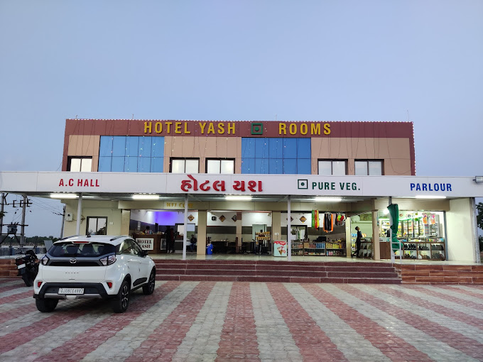 Hotel Yash Restaurant Rooms