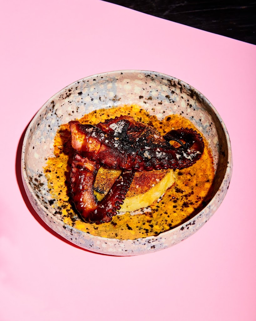 La Nadadora — Comida y bebida