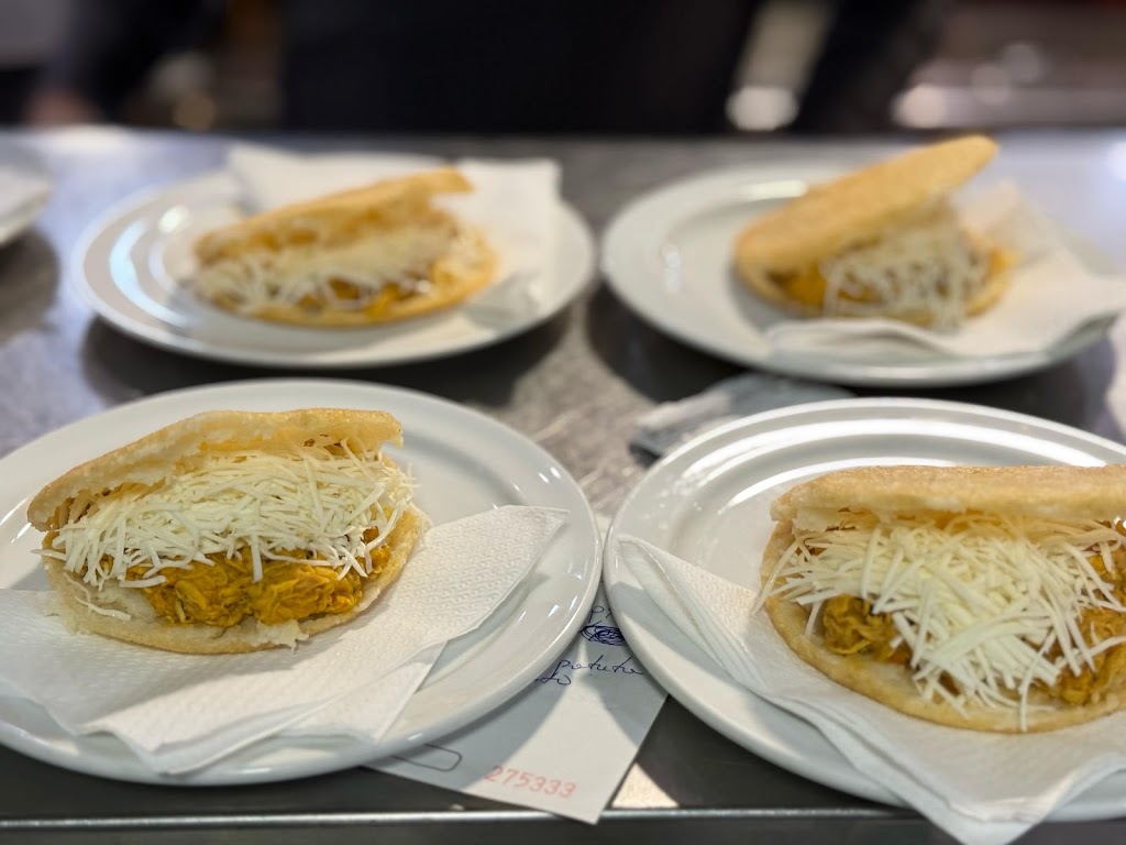 Bar La Sede comida venezolana — Comida y bebida