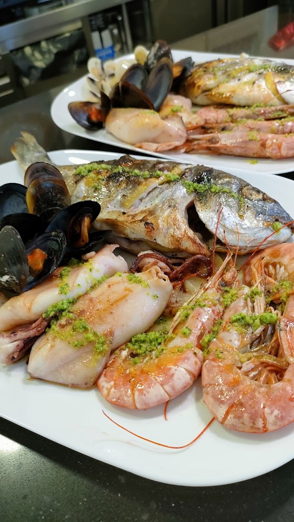 MenjaB Igualada Restaurant Cafeteria — Comida y bebida