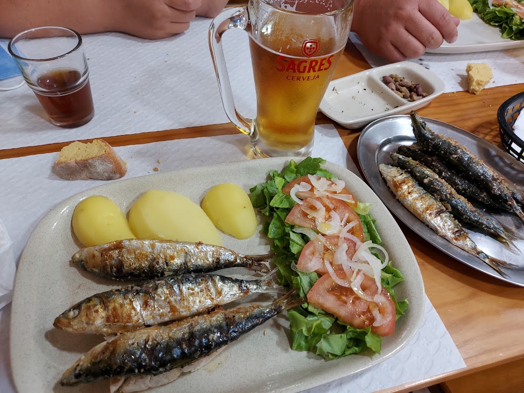 Mr. Poeira Restaurant — Comida y bebida