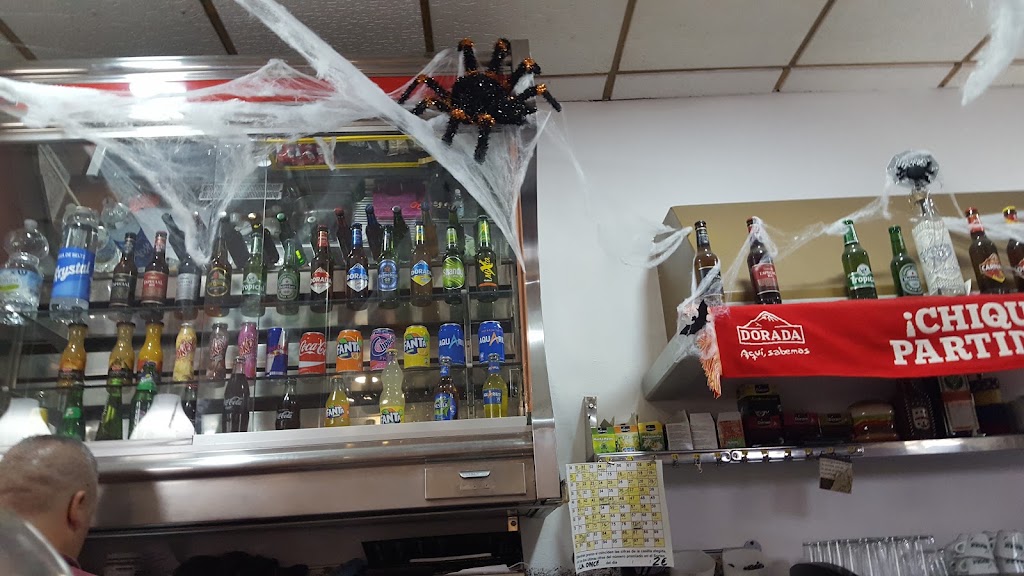 Bar Cafeteria La Escuela — Ambiente