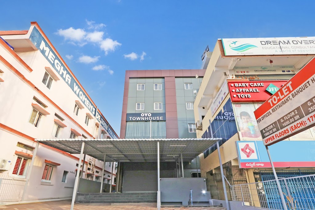 Super Townhouse La Vista Inn Grand Hotel