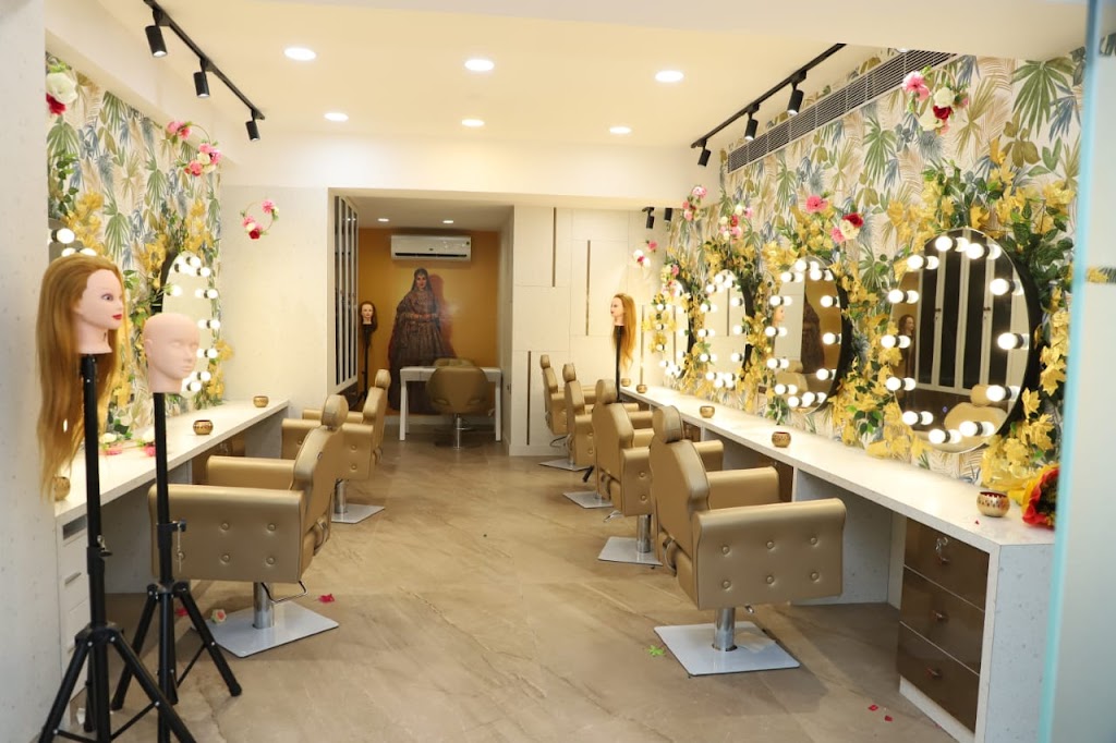 Meenakshi Dutt Makeovers Patna Best Makeup Artist Academy In Patna Bihar