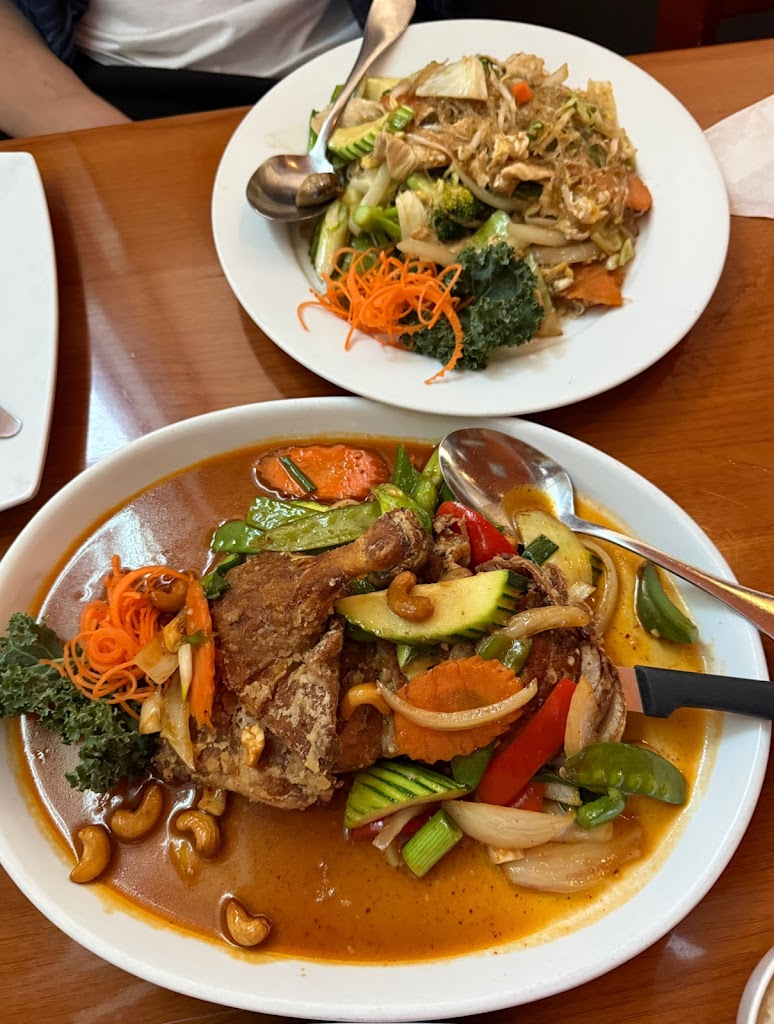 Nana Noodles and Sushi Bar