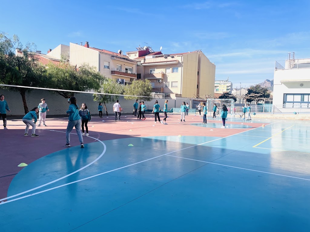 Escola Povill — Edificio