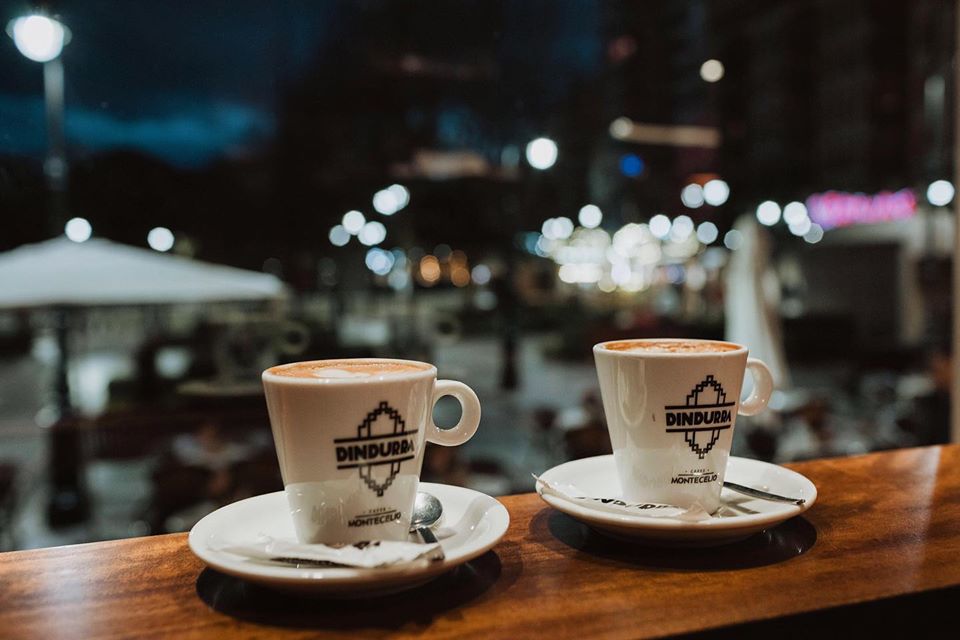 Cafe Dindurra — Comida y bebida