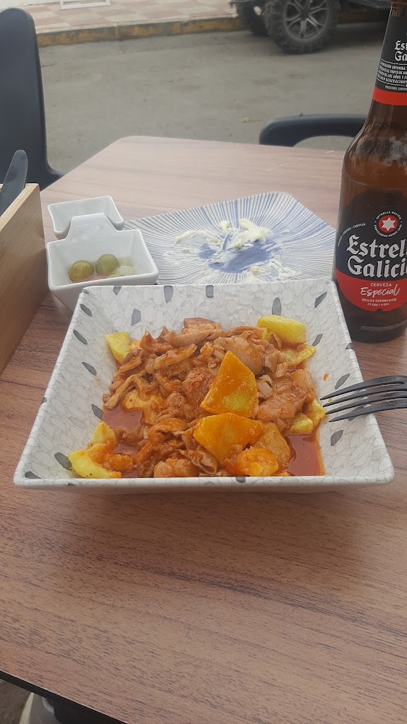 Restobar Marioneta — Comida y bebida