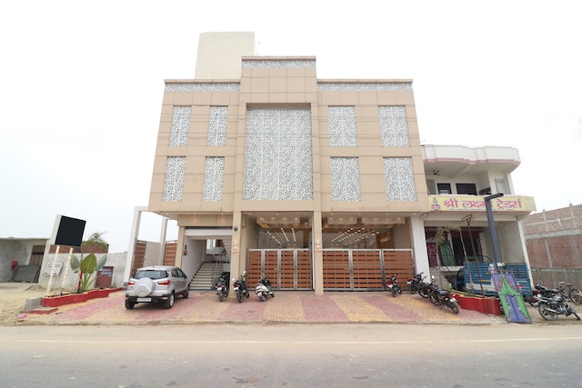 Oyo 23722 Hotel Avaa Continental