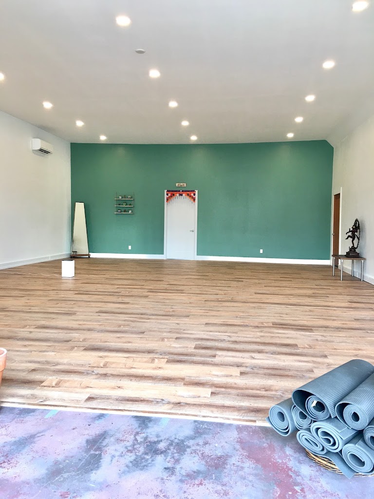  Flow Studio: Yoga Move Connect