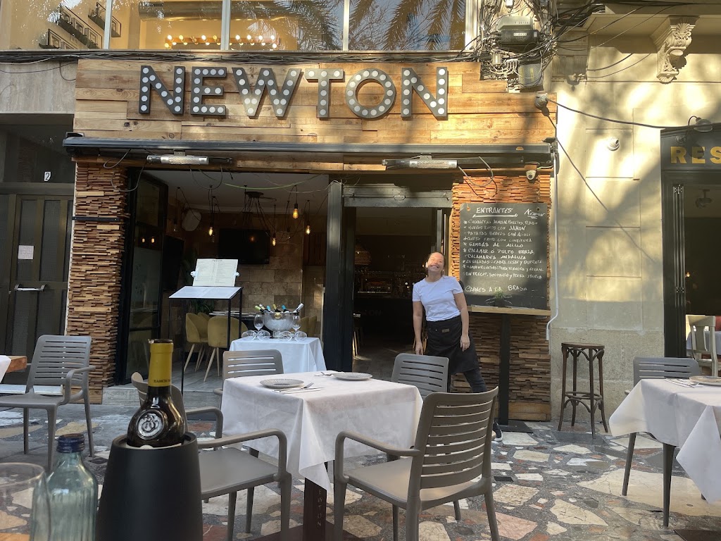 Newton Elche — Ambiente