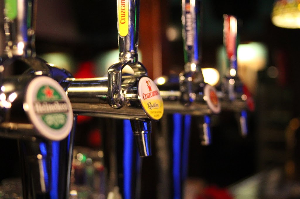 Motown Bar Cerveceria — Comida y bebida