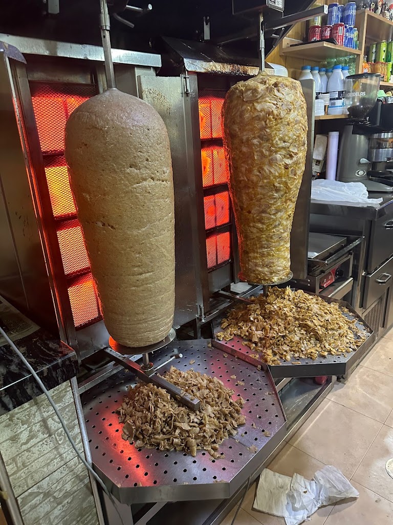 Bar Doner Kebab Said — Comida y bebida