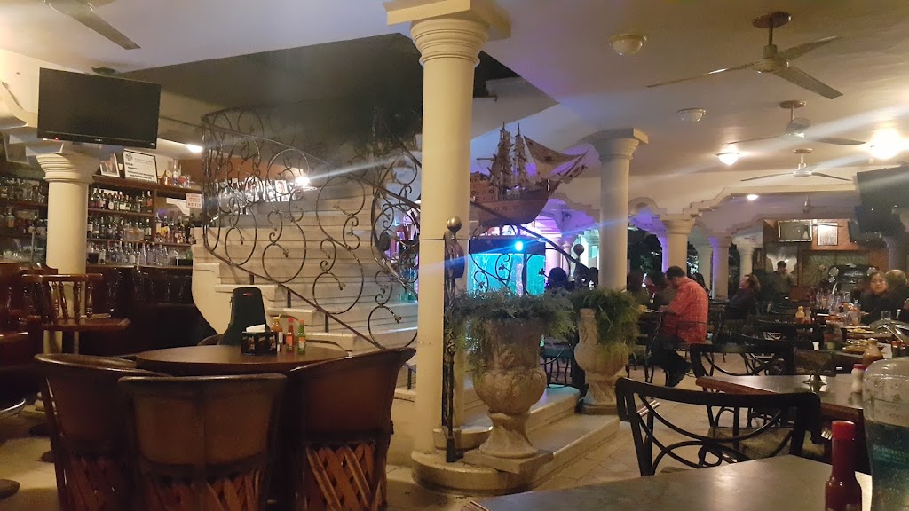 Restaurant cupulas bar