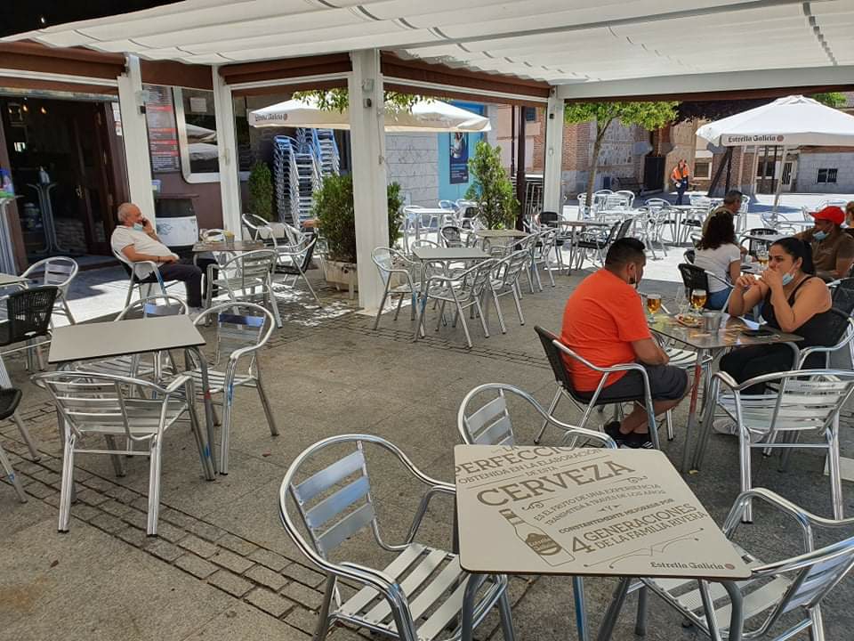 Bar Cafeteria La Isabel — Ambiente