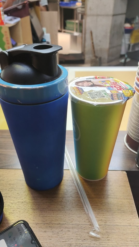 噯喝Aihe -一中飲料店【菊花茶 | 現打果汁｜雙倍布丁奶茶｜酸梅湯】派克雞排前 的照片