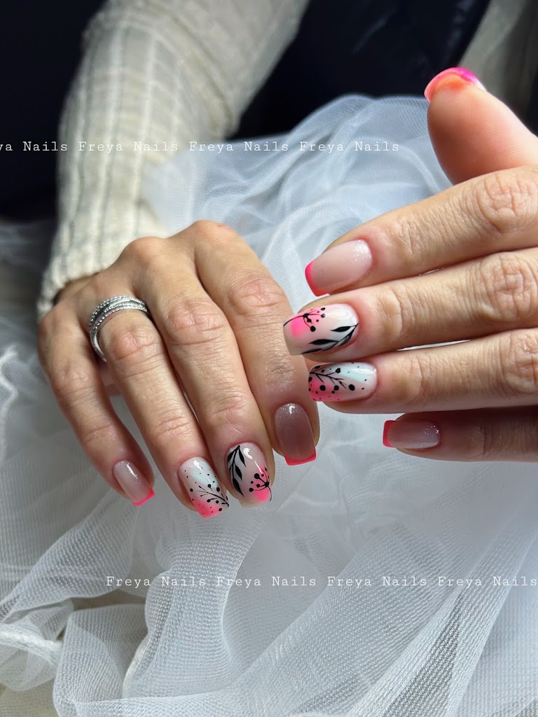 Unas Gandia Freya Nails — Manicura