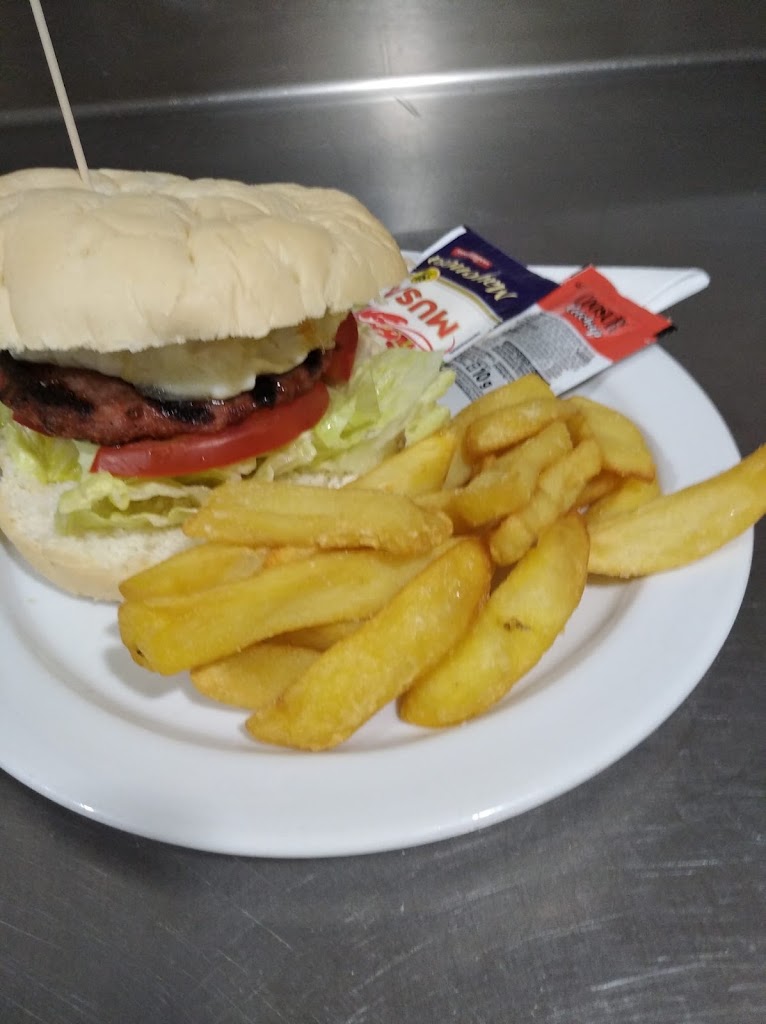 Bar Restaurante La Cancha — Comida y bebida
