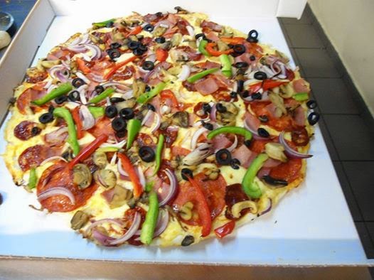 Pizzaria California — Comida y bebida