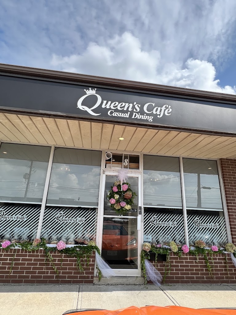 Queen's Café Casual Dining in Guelph