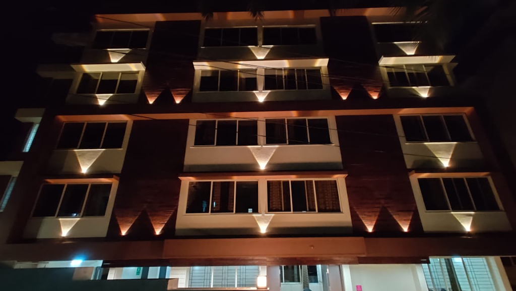 Dr. Dr Ameet Naik S Platicare Hospital