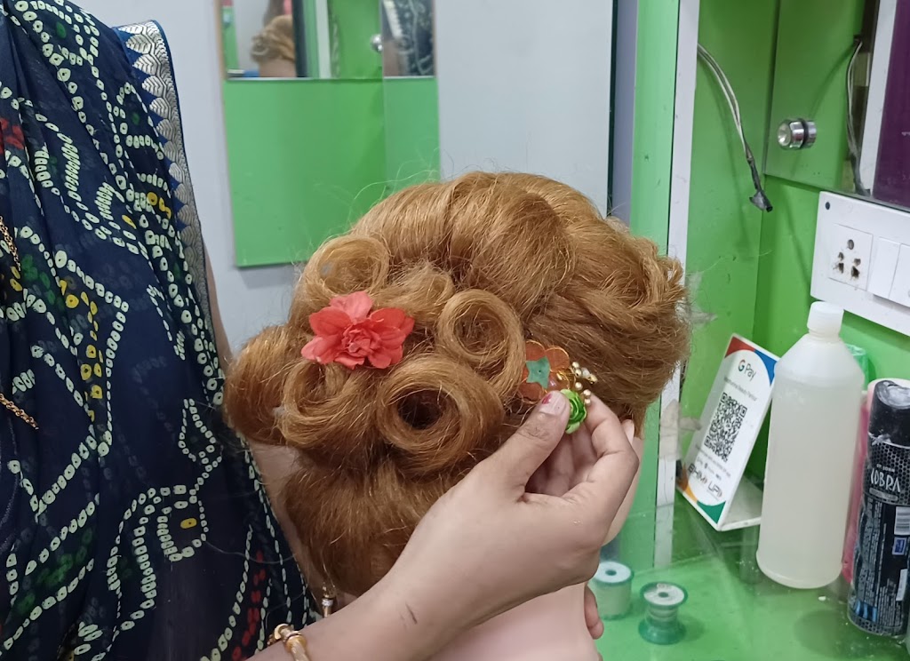 Mdhurimaa Byuuttii Paarlr Hnumaan Baag Konlonii Naagaur