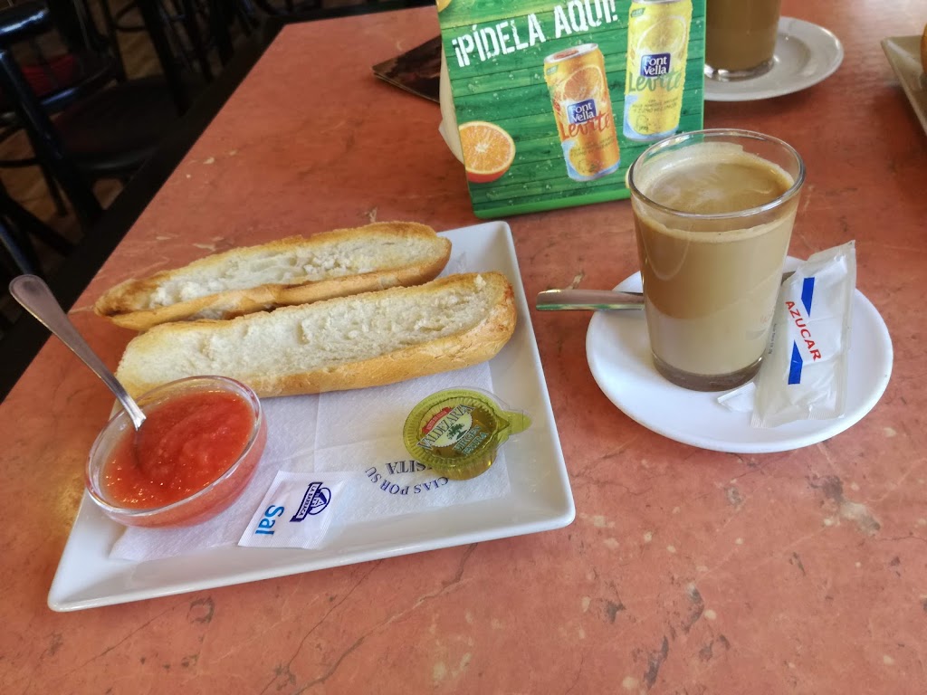 Cafeteria Hamburgo — Comida y bebida