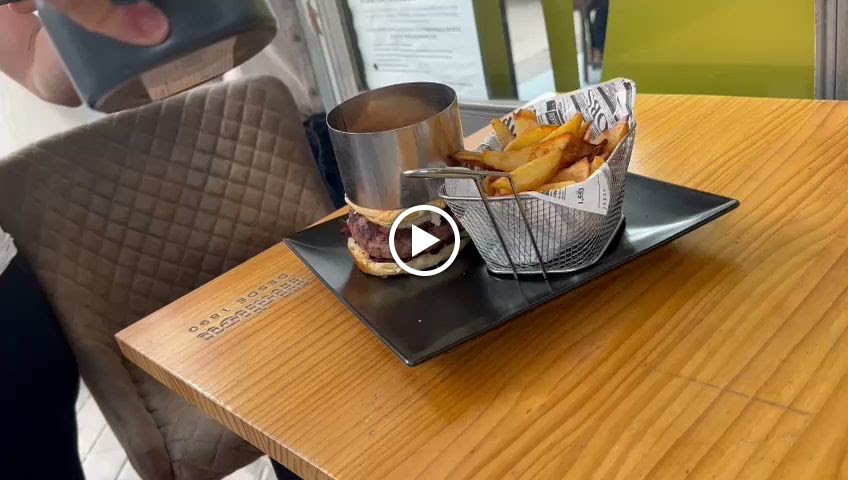 Restaurante La Divina mas Ke Tapas — Videos