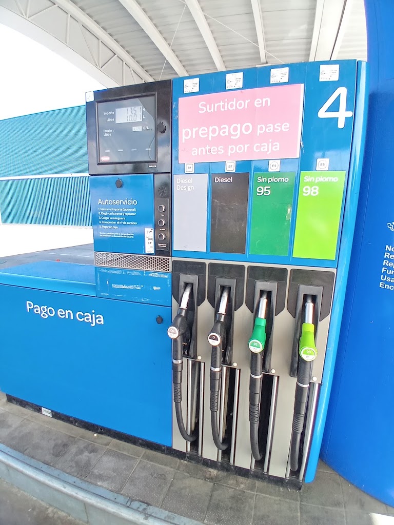 Carrefour — Estacion de servicio