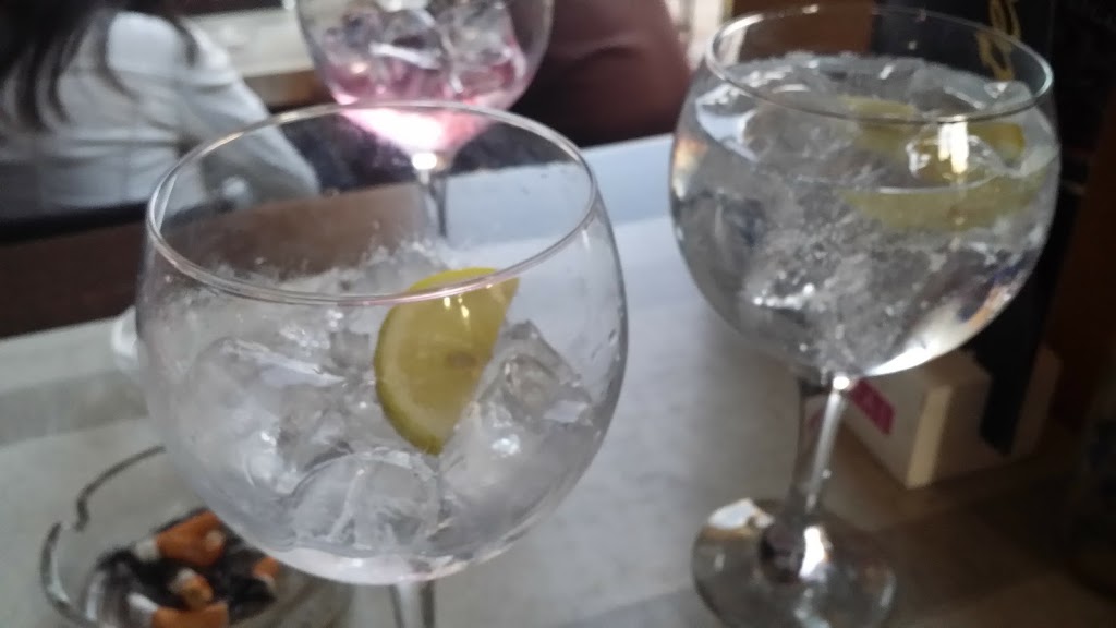 Bar New Montecarlo — Comida y bebida