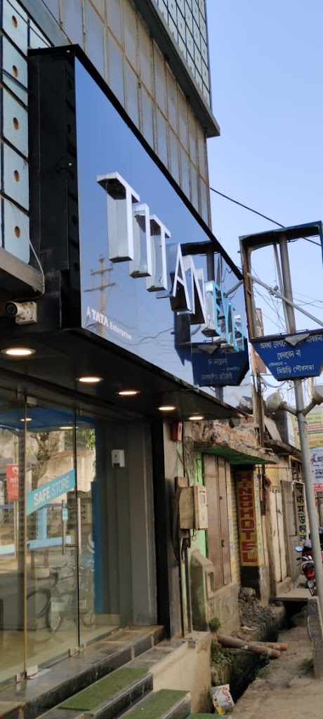 Titan Eye At R S Road Suri