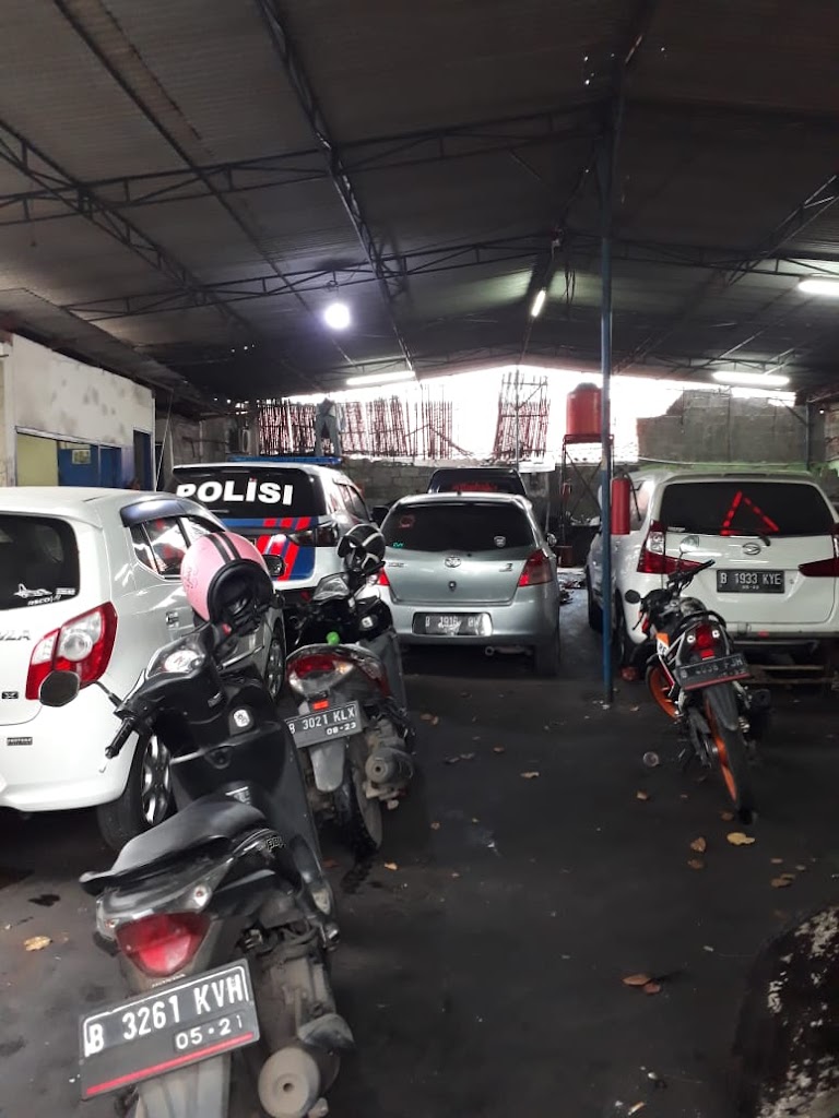 Bengkel Mobil 24 jam Karya Mandiri Motor