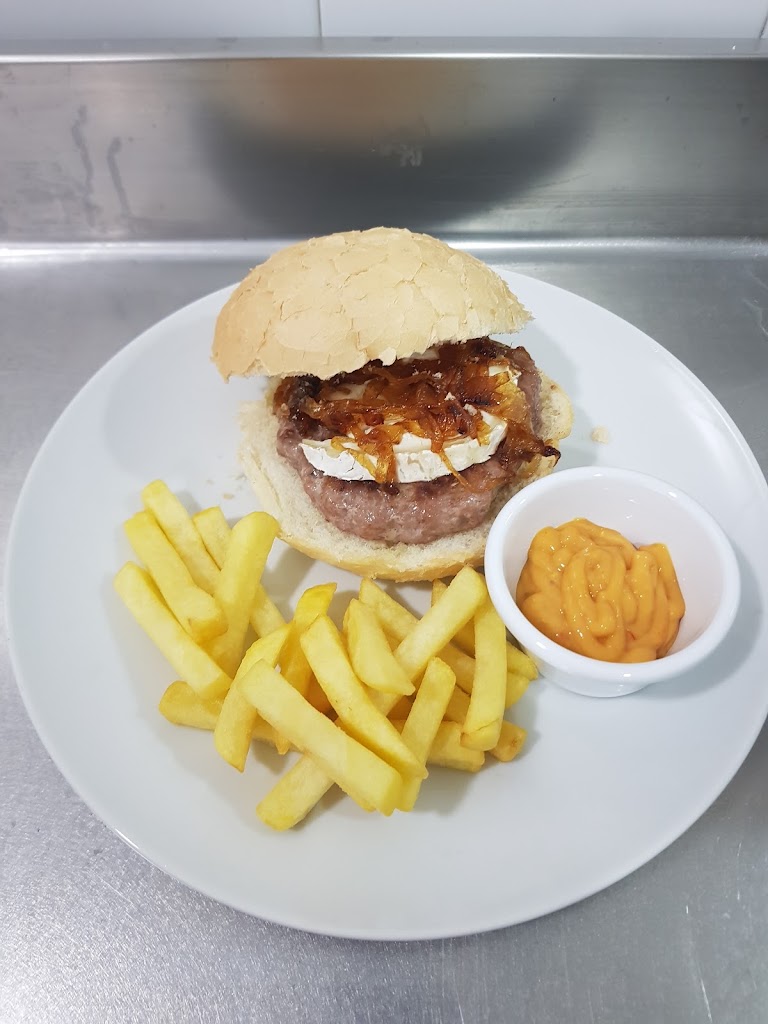 Kira's Tavern(r) | Beers & Burgers — Comida y bebida