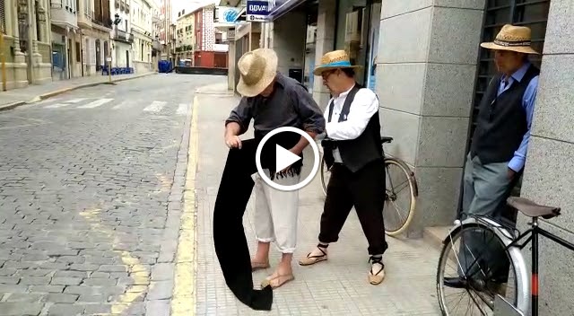 MonaBurguer El Musical — Videos
