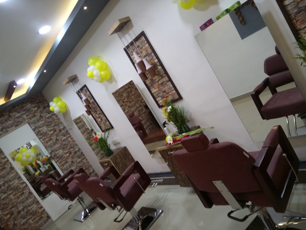 Meesai Salon