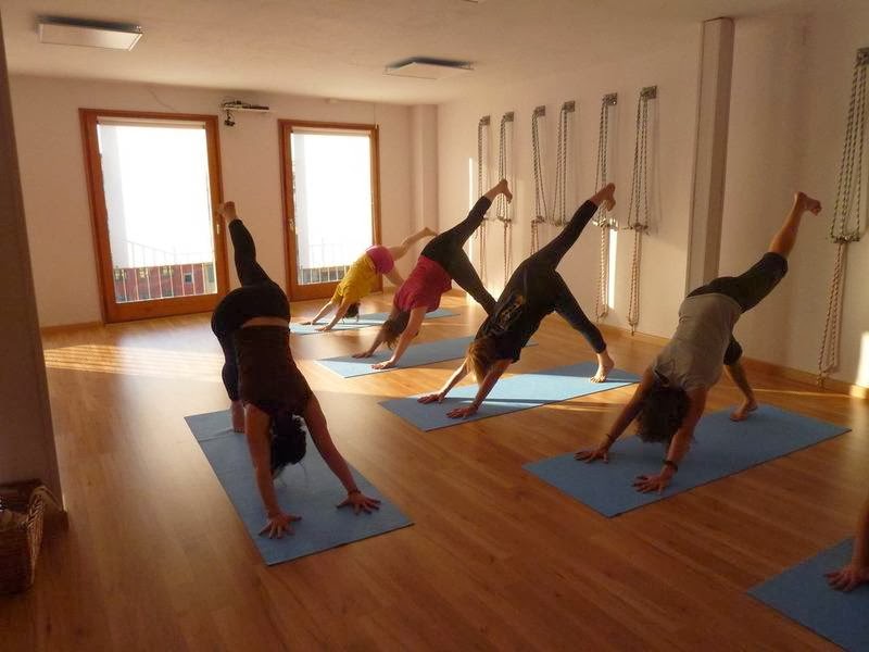 Espai de ioga Girona — Yoga