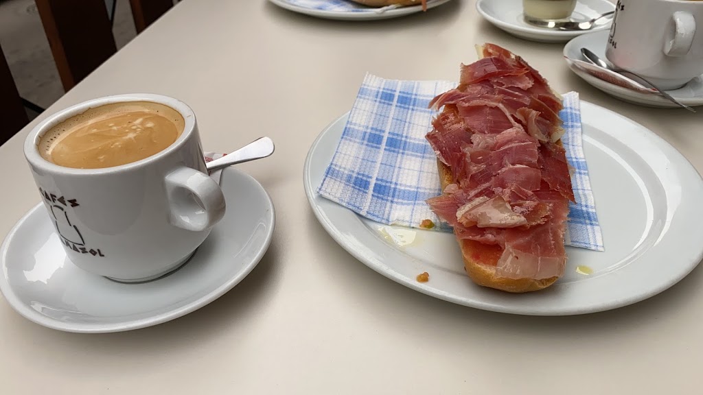 Bar Maria Jose — Comida y bebida