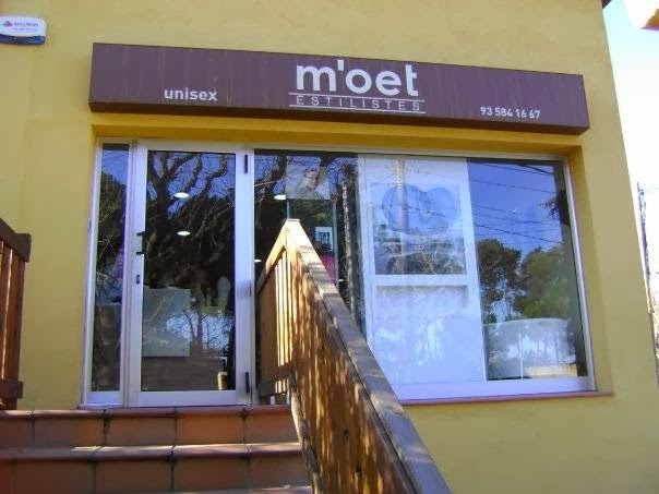 M'oet Estilistes. Peluqueria y centro de estetica en Sant Cugat del Valles — Exterior