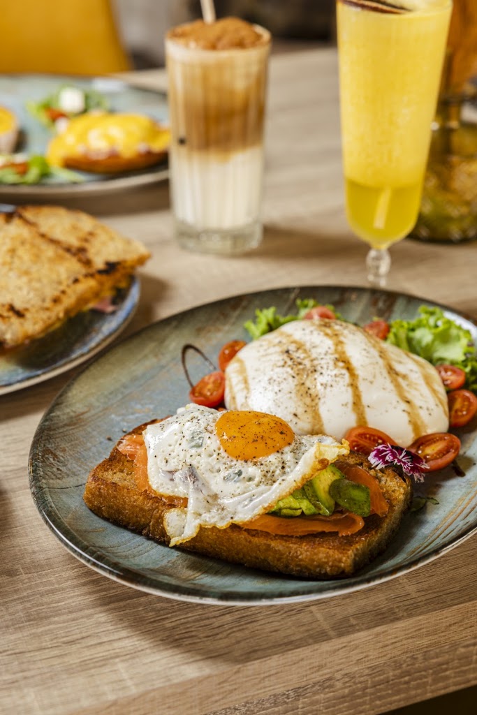 Nashira Brunch, Cocktail, Gastrobar & Shisha Lounge — Comida y bebida