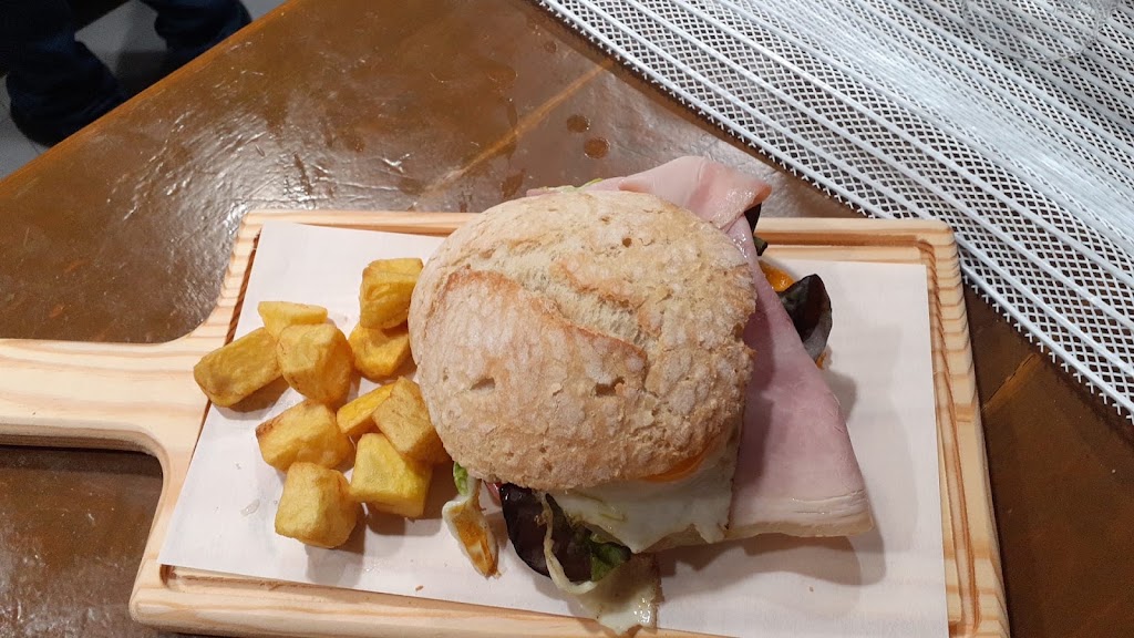 Restaurante La Cuadra — Comida y bebida