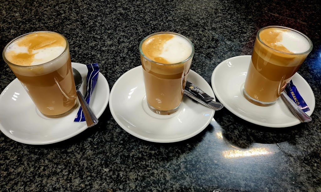 Cafe -Bar Nuevo Tebas — Comida y bebida