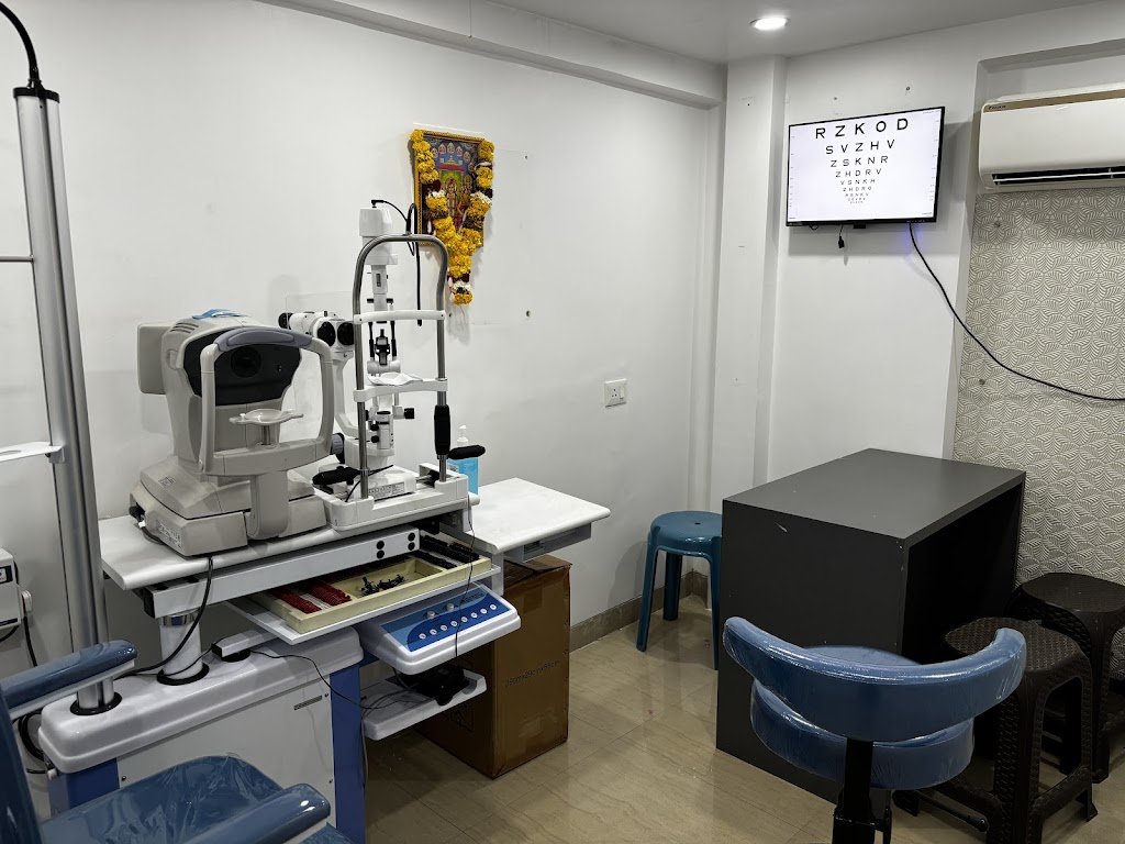 Dr Chinmay Vazes Eye Clinic