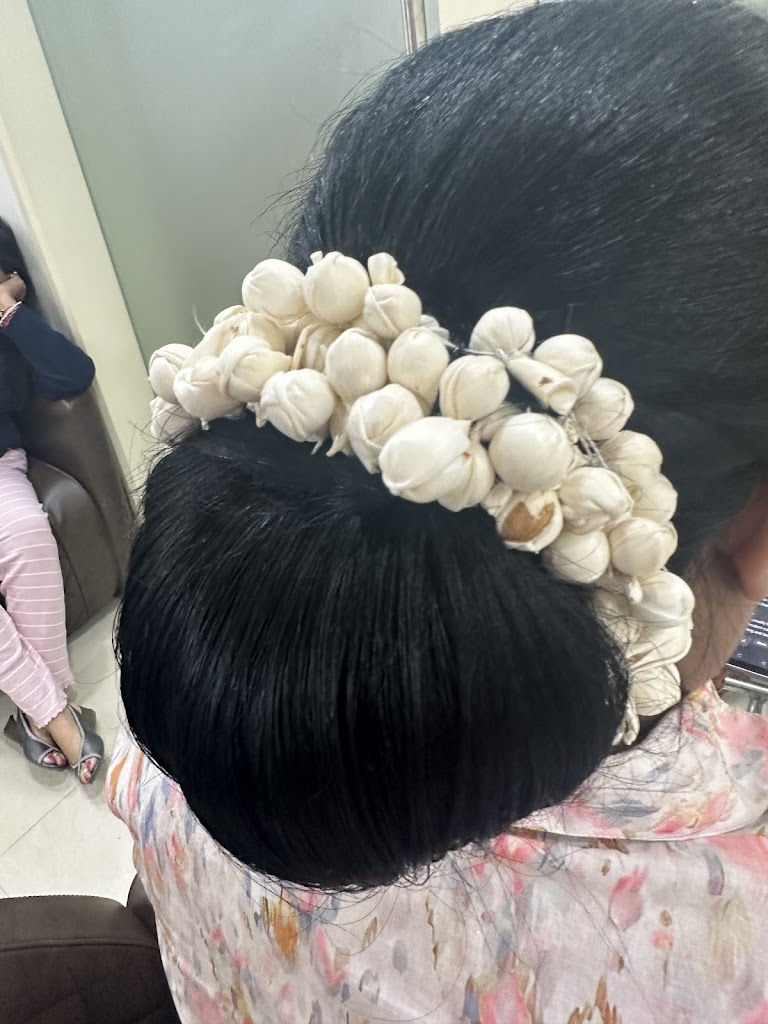 Beauty Care Salon Ladies Beauty Parlour In Dlf Phase 3