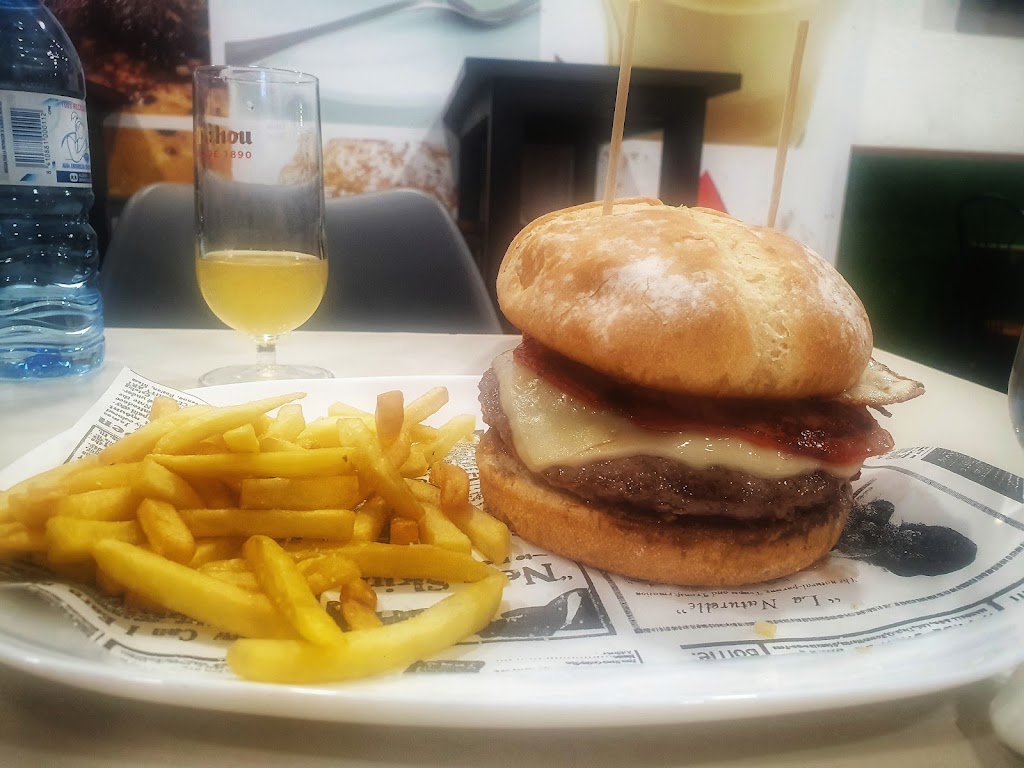 Cafe Bar Flavia — Comida y bebida