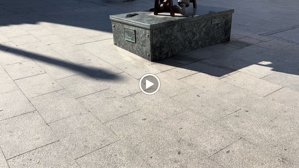 Monumento a los artesanos alpargateros de Zubia — Mas recientes