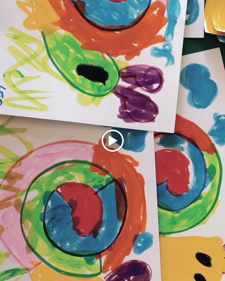 Escuela Infantil Mes Petits — Videos