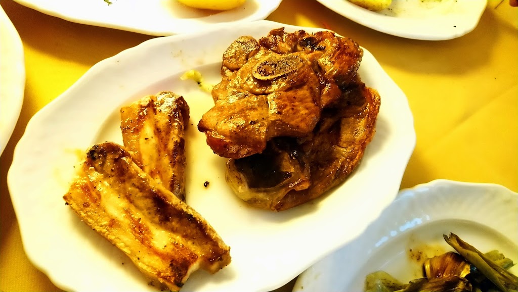 Asador Cervantes — Comida y bebida