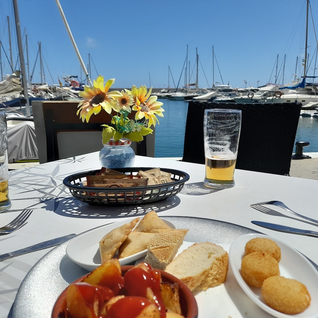 Scubies Bar — Comida y bebida