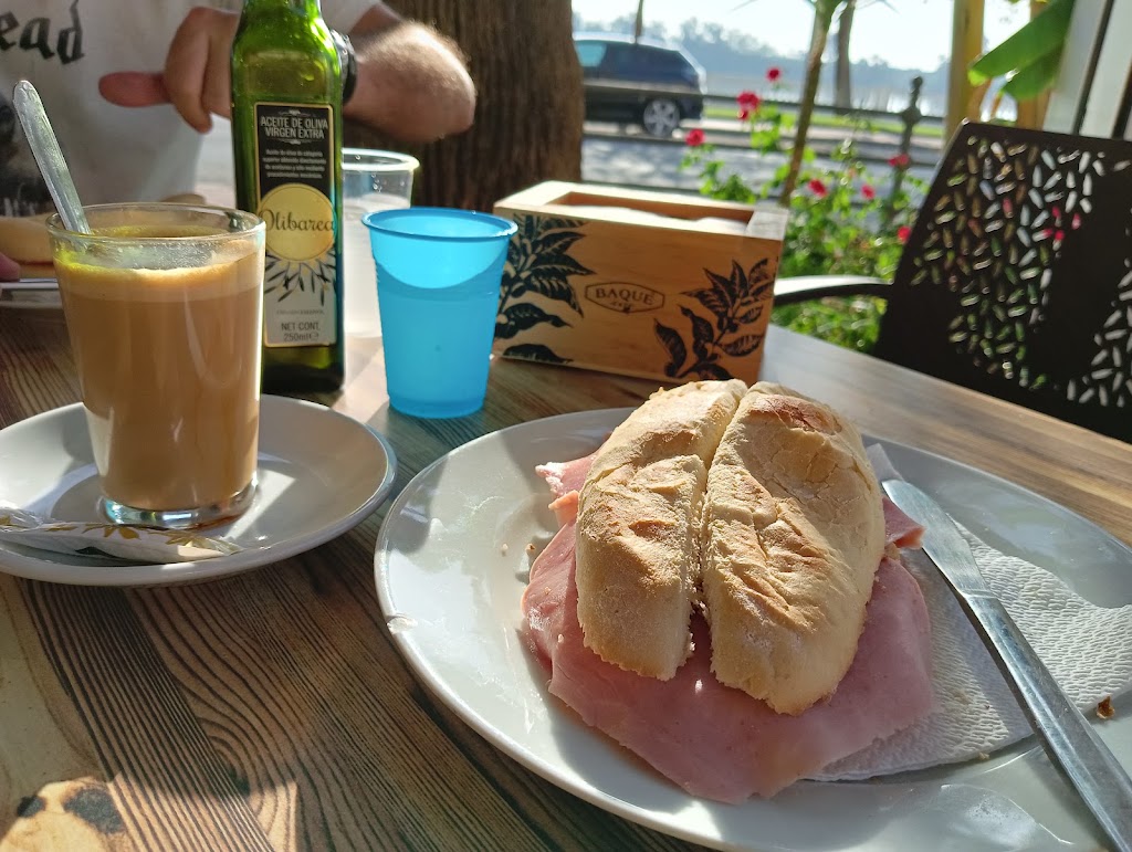 Cafeteria-Bar El Templo — Comida y bebida