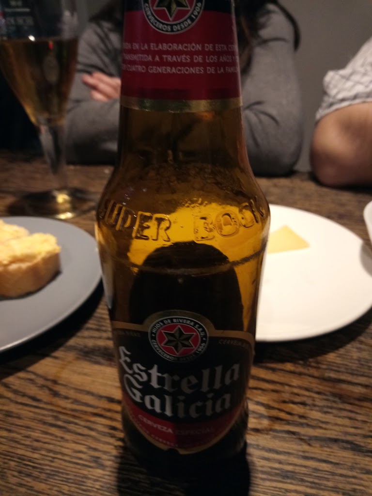 CERVECERIA URBAN — Comida y bebida